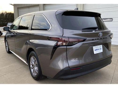 2024 Toyota Sienna LE