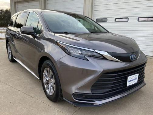 2024 Toyota Sienna LE