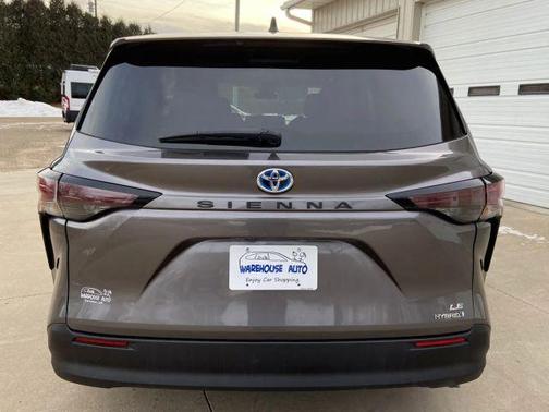 2024 Toyota Sienna LE
