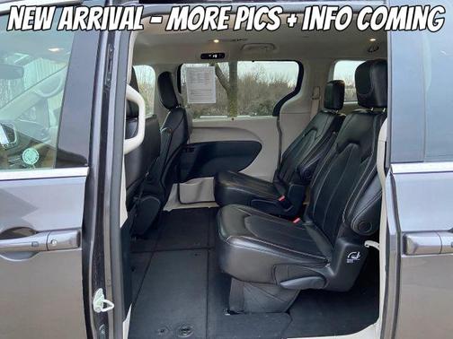 2023 Chrysler Pacifica Touring-L