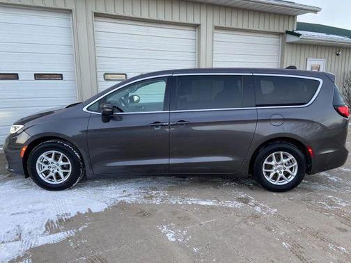 2023 Chrysler Pacifica Touring-L