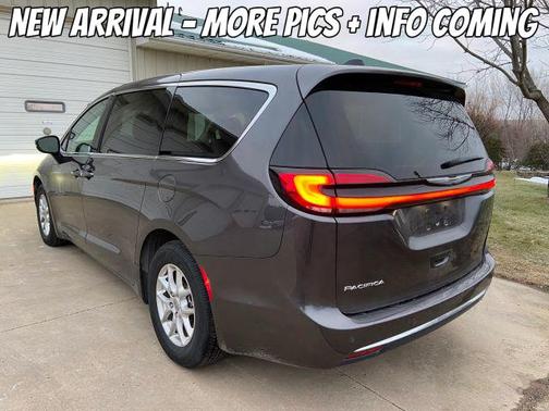 2023 Chrysler Pacifica Touring-L