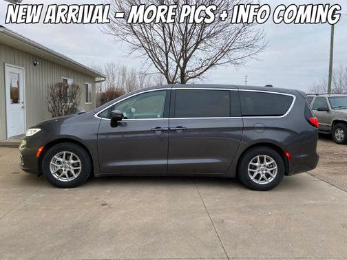 2023 Chrysler Pacifica Touring-L