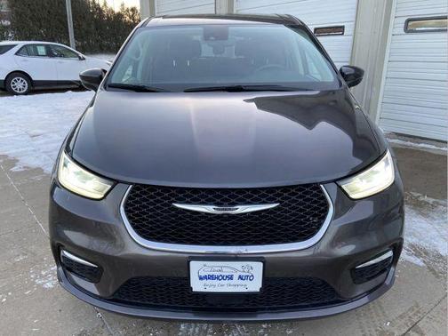2023 Chrysler Pacifica Touring-L