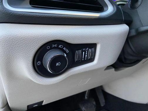 2023 Chrysler Pacifica Touring-L