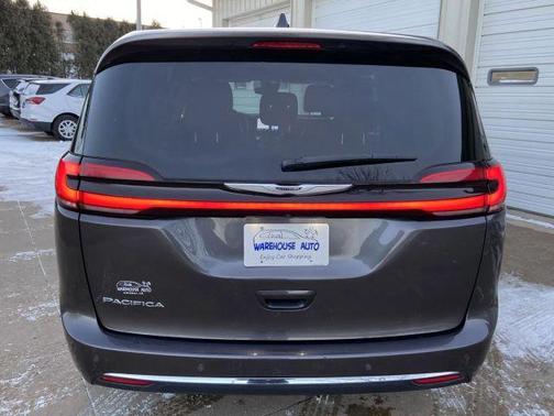 2023 Chrysler Pacifica Touring-L