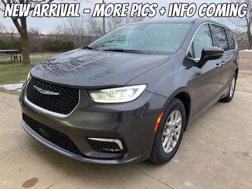 2023 Chrysler Pacifica Touring-L