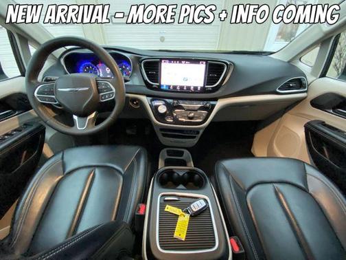 2023 Chrysler Pacifica Touring-L