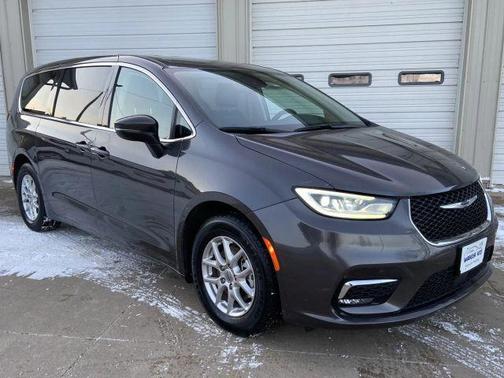 2023 Chrysler Pacifica Touring-L