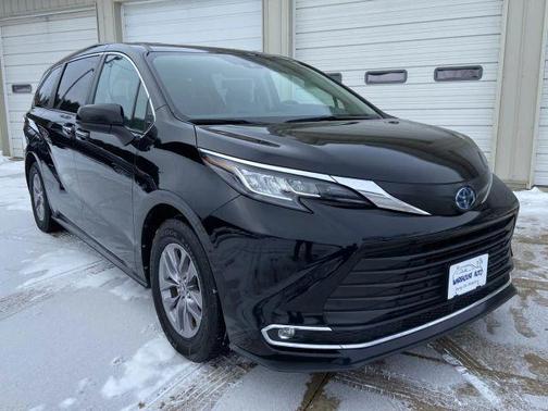 2023 Toyota Sienna XLE
