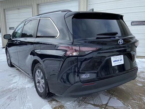 2023 Toyota Sienna XLE