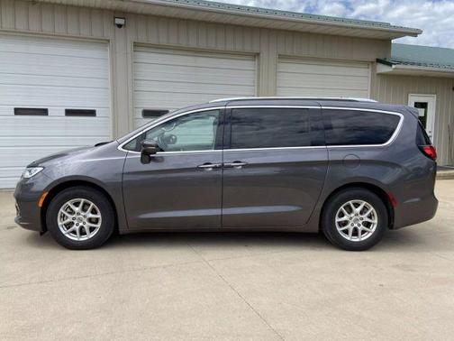 2021 Chrysler Pacifica Touring-L