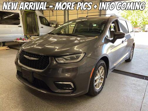 2021 Chrysler Pacifica Touring-L