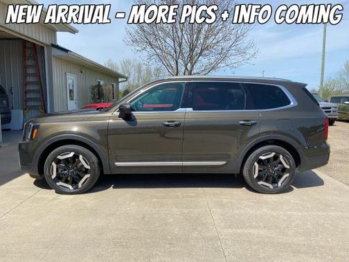 Green 2025 Kia Telluride S