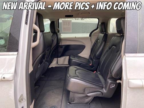 2023 Chrysler Pacifica Touring-L