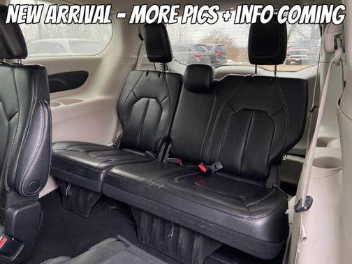 2023 Chrysler Pacifica Touring-L