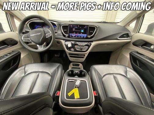 2023 Chrysler Pacifica Touring-L