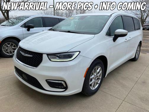 2023 Chrysler Pacifica Touring-L