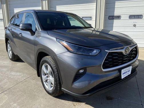 2024 Toyota Highlander LE