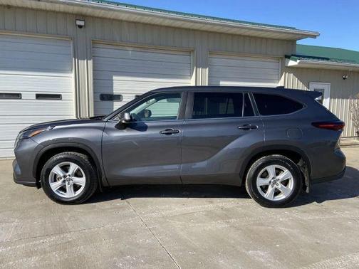 2024 Toyota Highlander LE