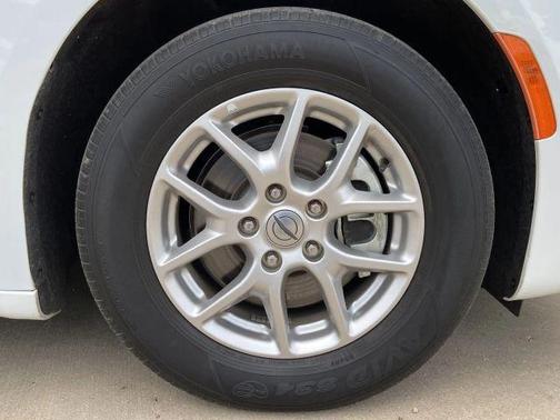 White 2024 Chrysler Pacifica Touring-L
