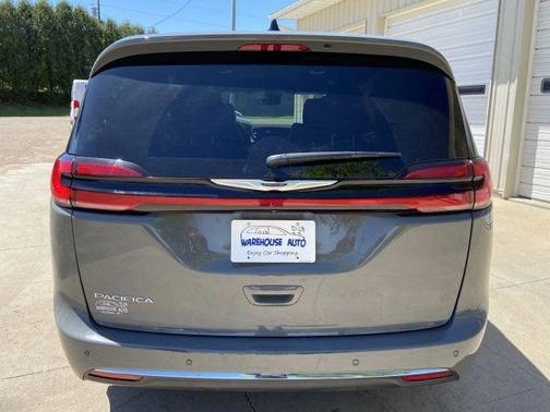 Gray 2025 Chrysler Pacifica Select
