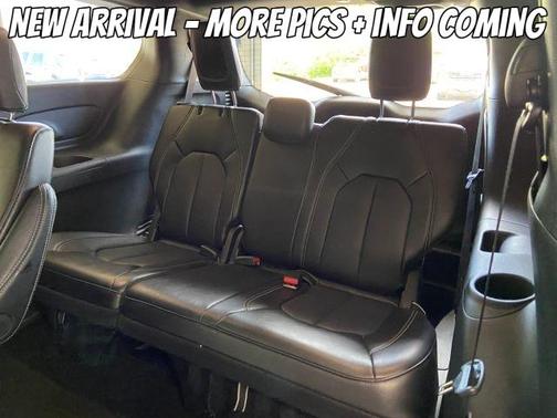 Gray 2025 Chrysler Pacifica Select