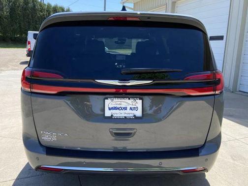 Gray 2025 Chrysler Pacifica Select