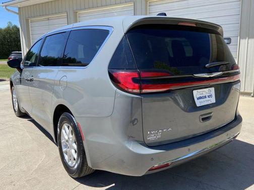 Gray 2025 Chrysler Pacifica Select