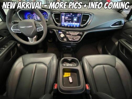 Gray 2025 Chrysler Pacifica Select