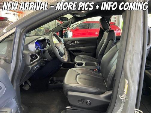 Gray 2025 Chrysler Pacifica Select