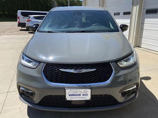 Gray 2025 Chrysler Pacifica Select