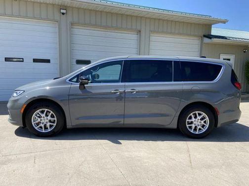Gray 2025 Chrysler Pacifica Select