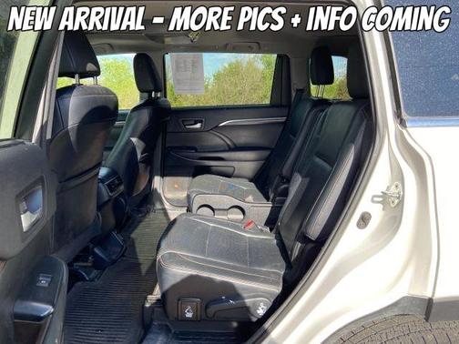 White 2016 Toyota Highlander Limited