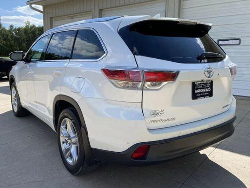 White 2016 Toyota Highlander Limited
