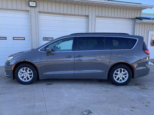2022 Chrysler Pacifica Touring-L
