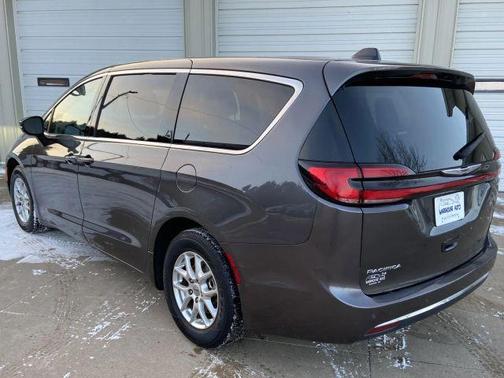 2023 Chrysler Pacifica Touring-L