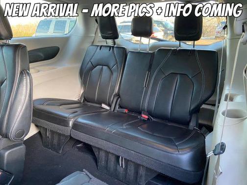 2023 Chrysler Pacifica Touring-L