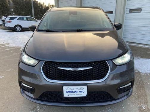 2023 Chrysler Pacifica Touring-L