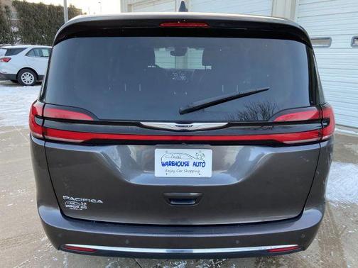 2023 Chrysler Pacifica Touring-L
