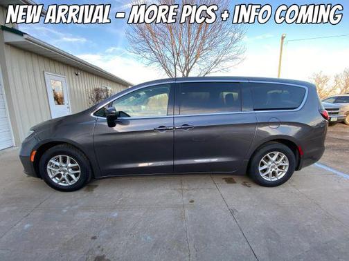 2023 Chrysler Pacifica Touring-L