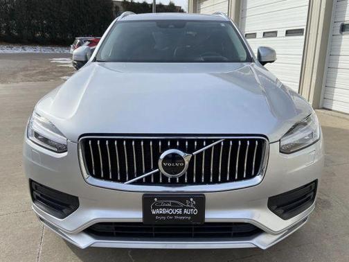 2022 Volvo XC90 T6 Momentum 7 Passenger