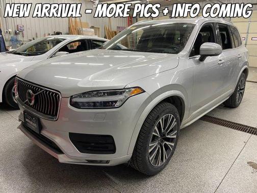 2022 Volvo XC90 T6 Momentum 7 Passenger