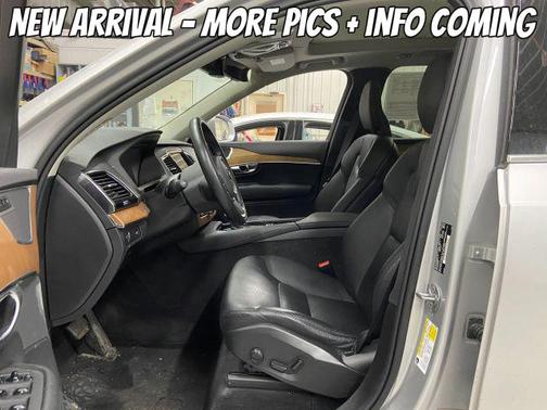 2022 Volvo XC90 T6 Momentum 7 Passenger