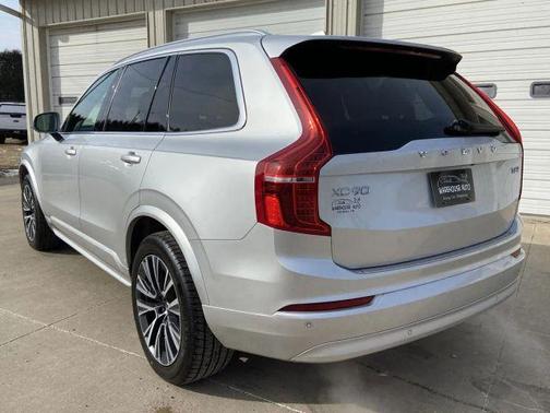 2022 Volvo XC90 T6 Momentum 7 Passenger