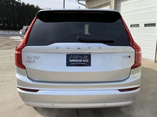 2022 Volvo XC90 T6 Momentum 7 Passenger