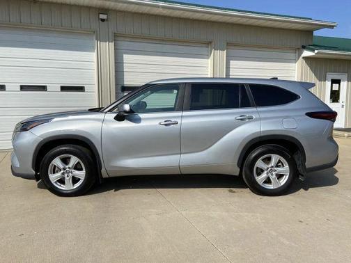 2024 Toyota Highlander LE