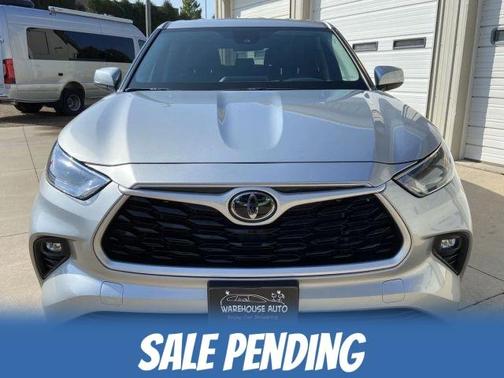 Silver 2024 Toyota Highlander LE