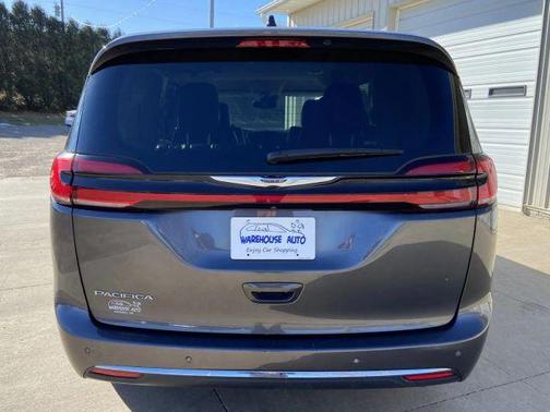2023 Chrysler Pacifica Touring-L