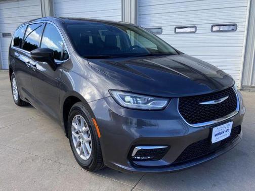 2023 Chrysler Pacifica Touring-L